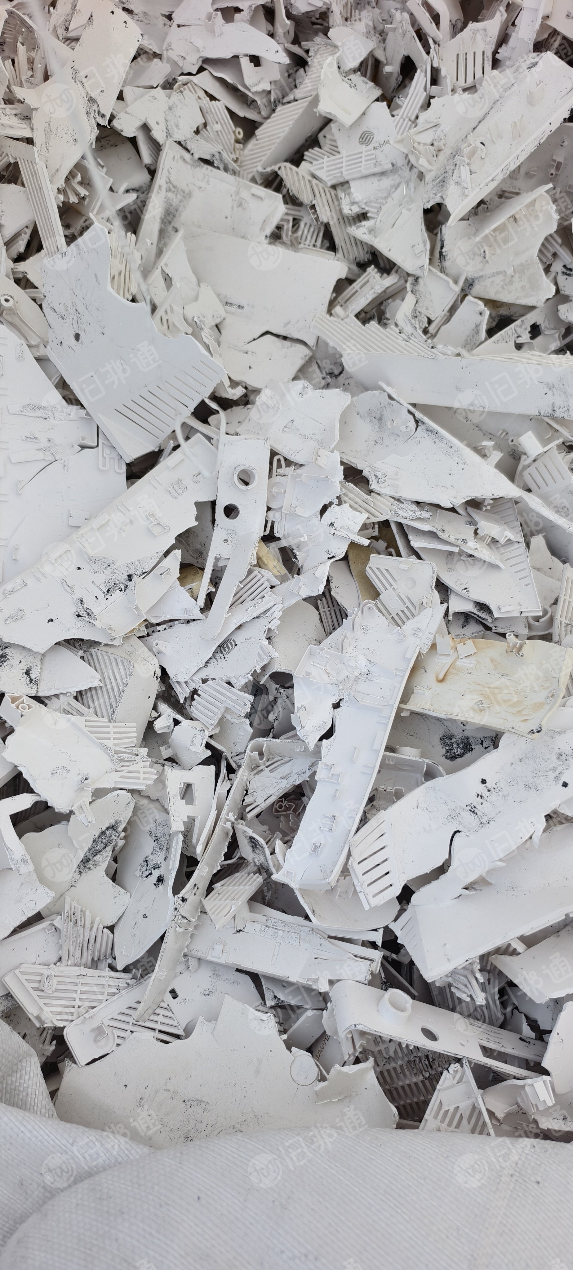 出售合金毛料，是电脑壳下来的，厂里下来的时候有做了一定的破碎，现货2.3吨