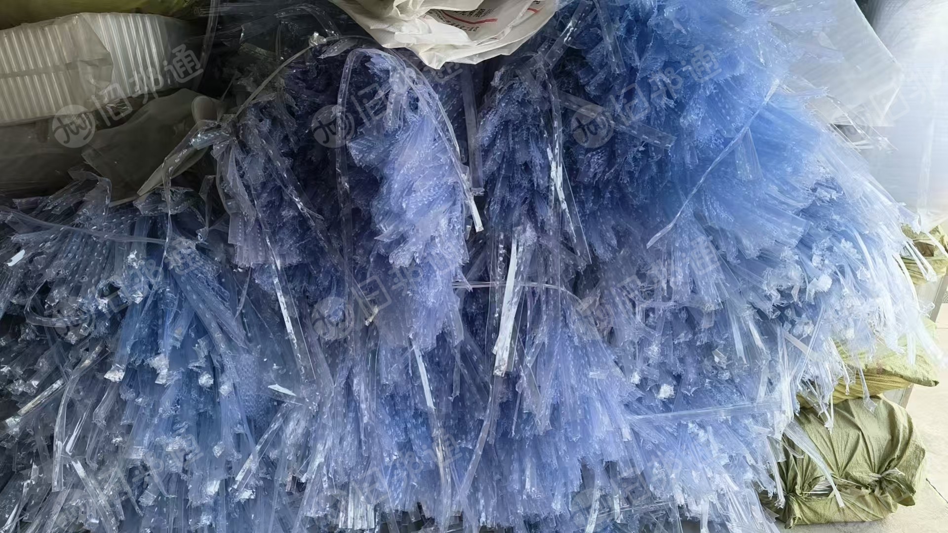出售透明PVC破碎料，牙刷包装纸上下来的，现货六七十吨