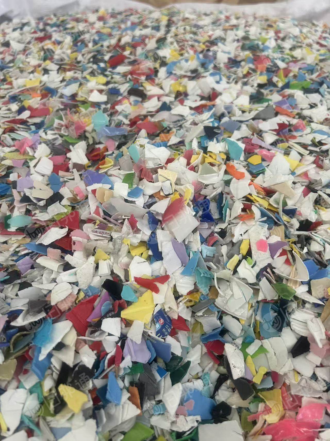 常年出售花乙破碎料，花白和纯白都有，纯壶破碎料三天两车货，每个月500吨