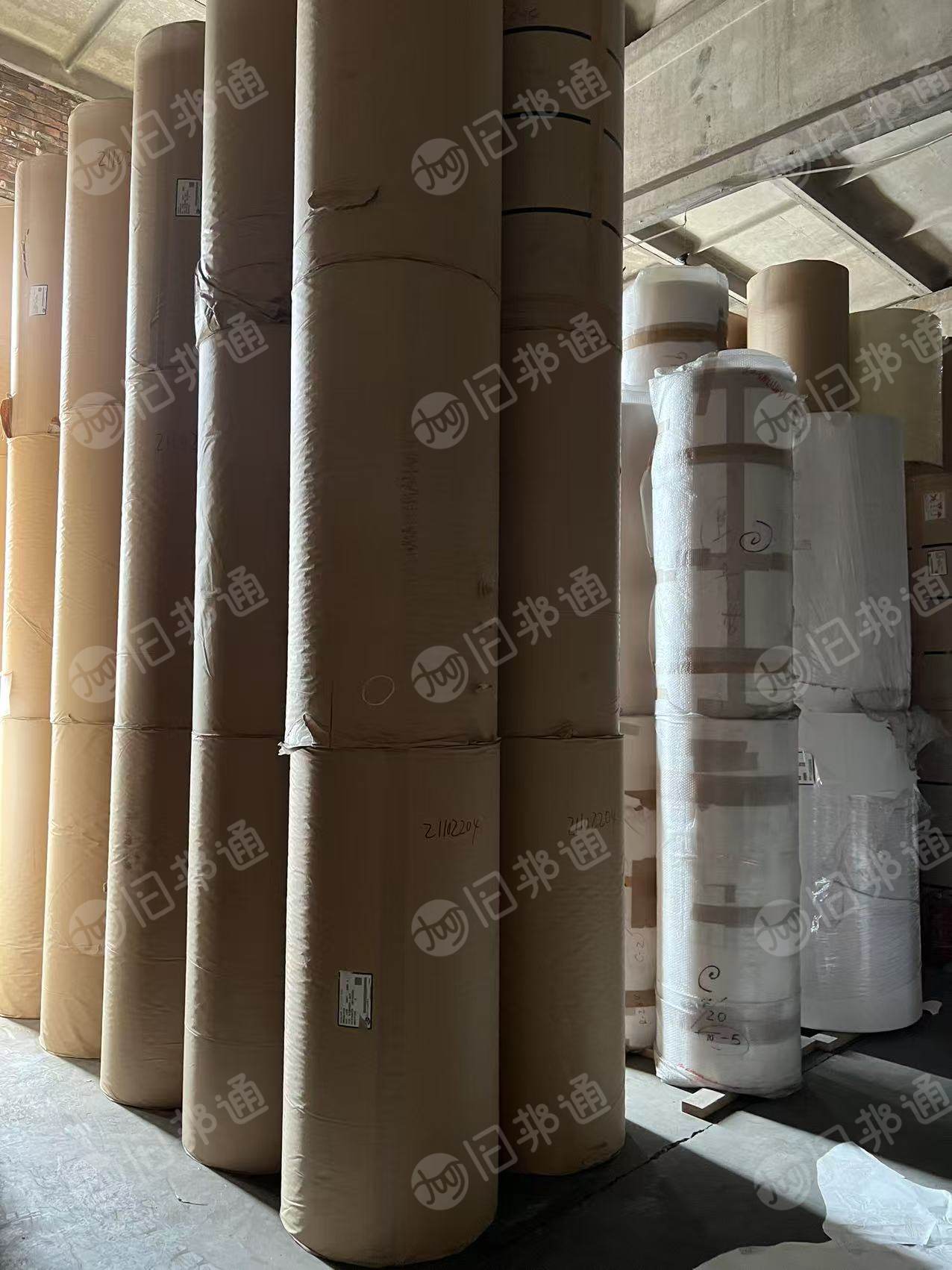 出售日本进口的卷筒160克白色单硅纸，幅宽152cm