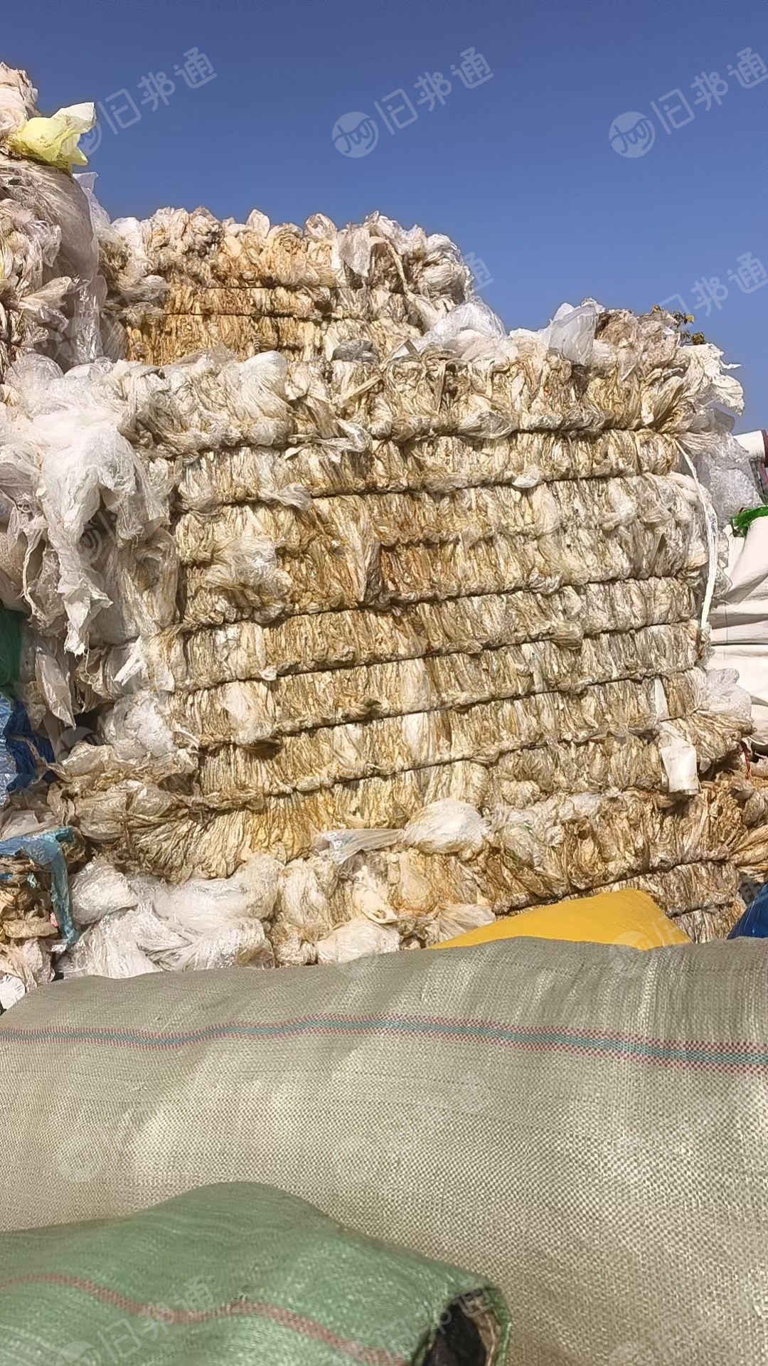 出售PE水洗缠绕膜，混有平板膜和气泡膜，现货70吨左右，月供30来吨