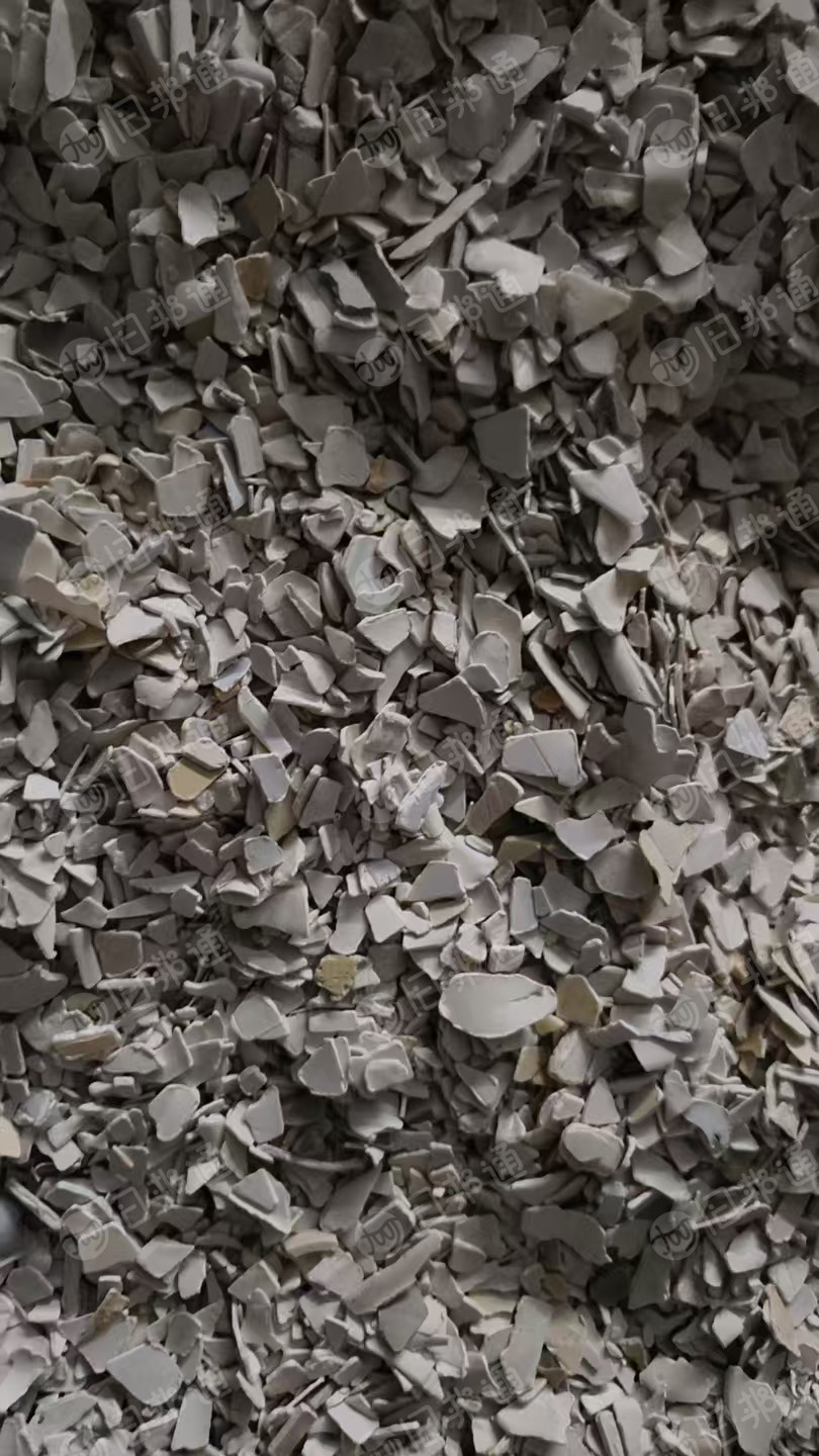 出售ABS破碎料，冰箱上下来的，月供100多吨，过静电分选的