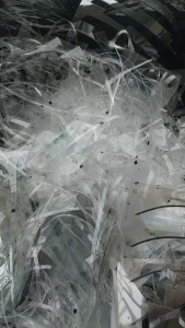 出售PC毛料，带油墨的，汽车上下来的，也有破碎料。现货几吨