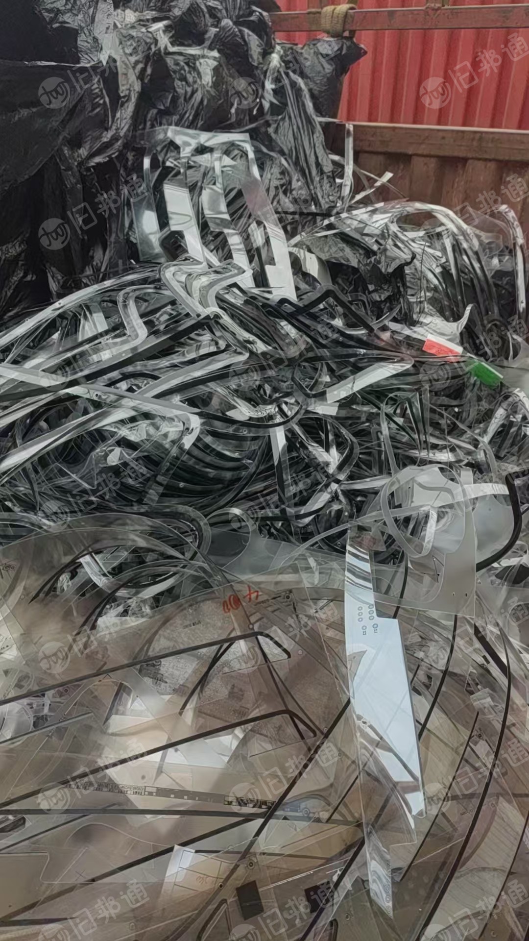 出售PC毛料，带油墨的，汽车上下来的，也有破碎料。现货几吨