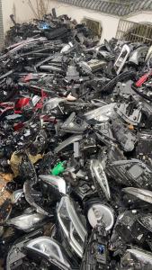 出售汽车大灯毛料，4S店和保险公司下来的，每个月货量不一定，长期有