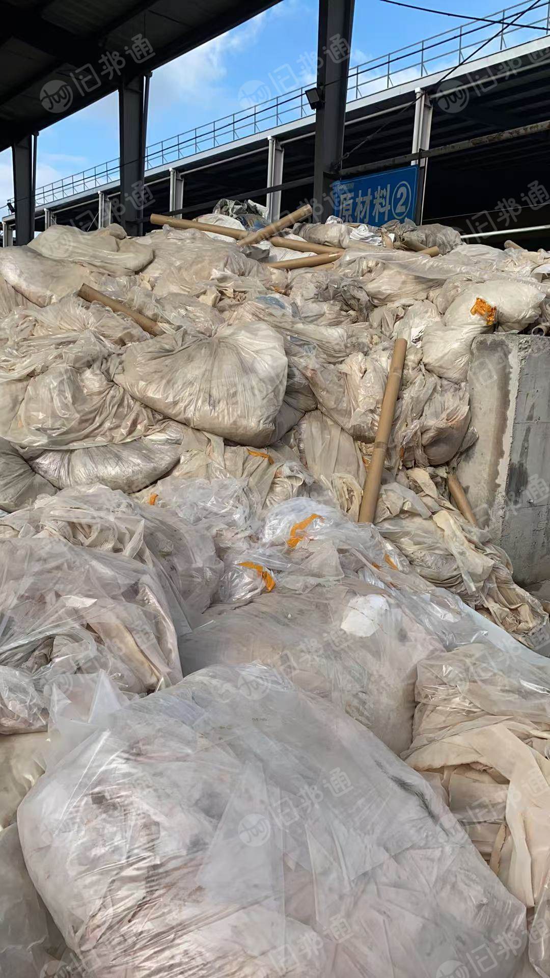 出售水洗PE高压膜废料，铸造厂下来的，没有做任何的加工直接压包的，现货10/20吨