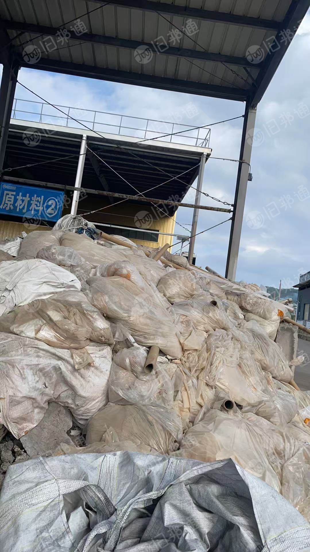 出售水洗PE高压膜废料，铸造厂下来的，没有做任何的加工直接压包的，现货10/20吨