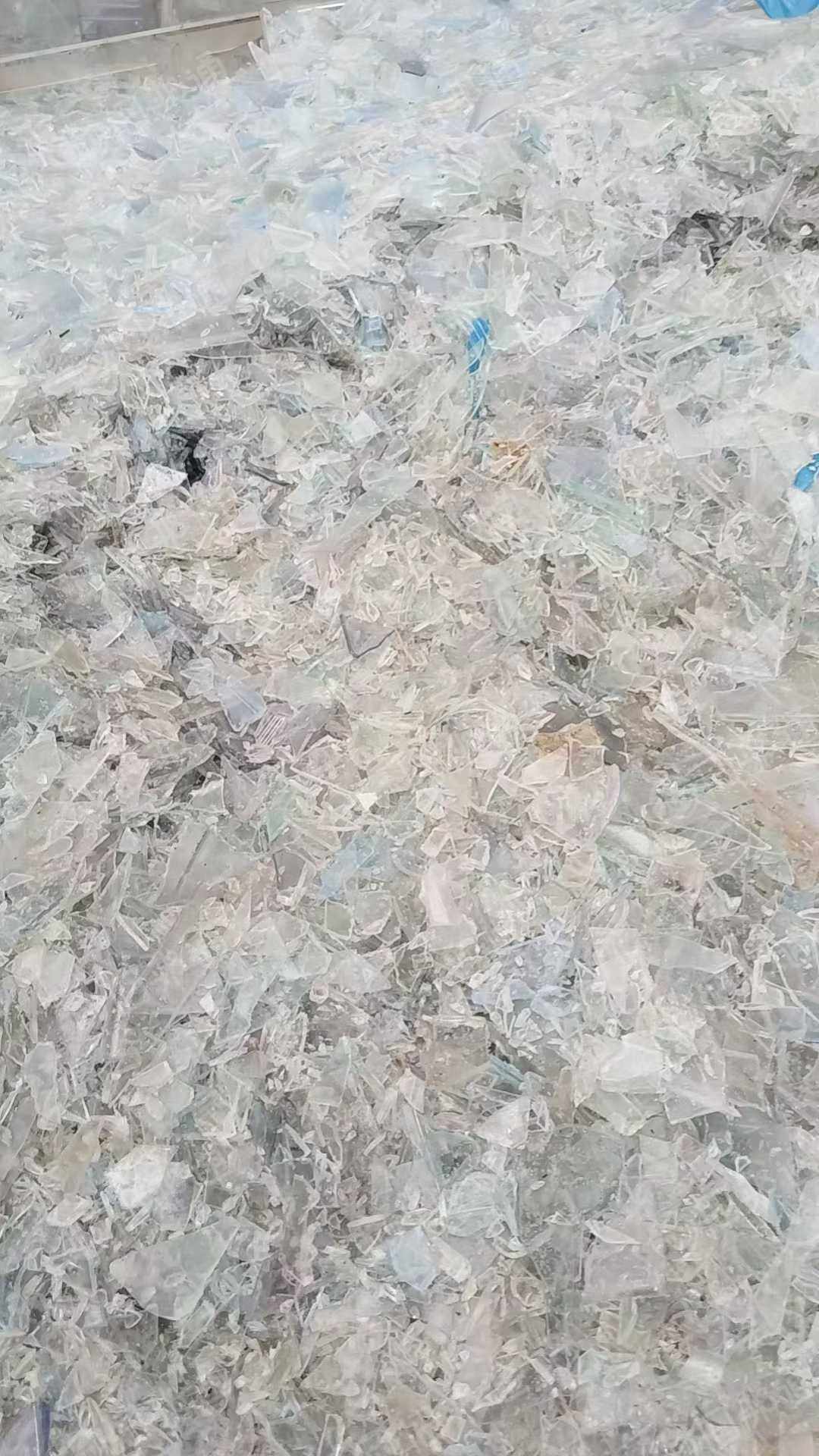 出售干粉冰箱抽屉破碎料，现货18吨