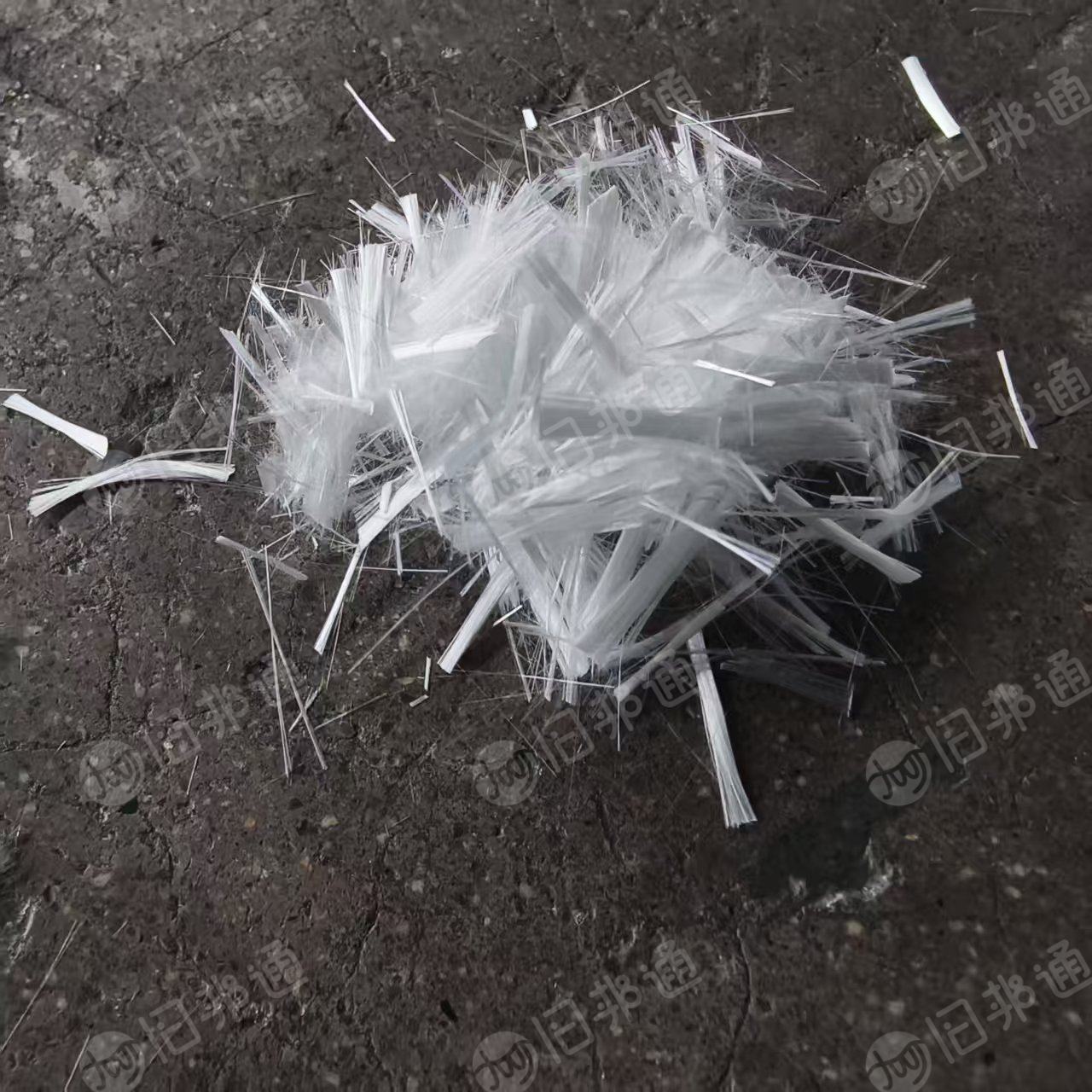 长期出售玻璃纤维废丝，玻纤，长丝，短纤都有，货在山东泰安