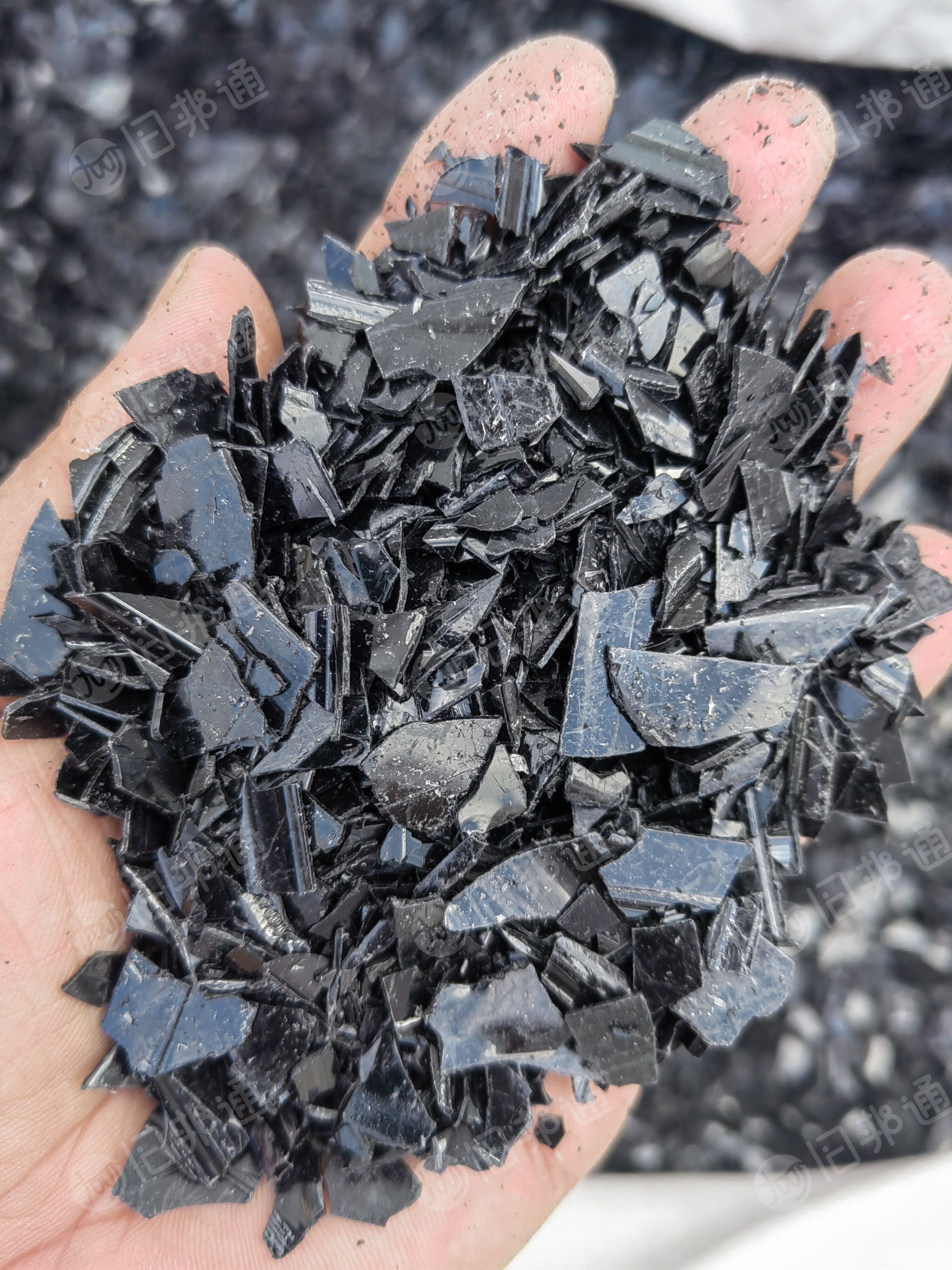 出售黑色pet吸塑盒破碎料，现货50吨，长期有货