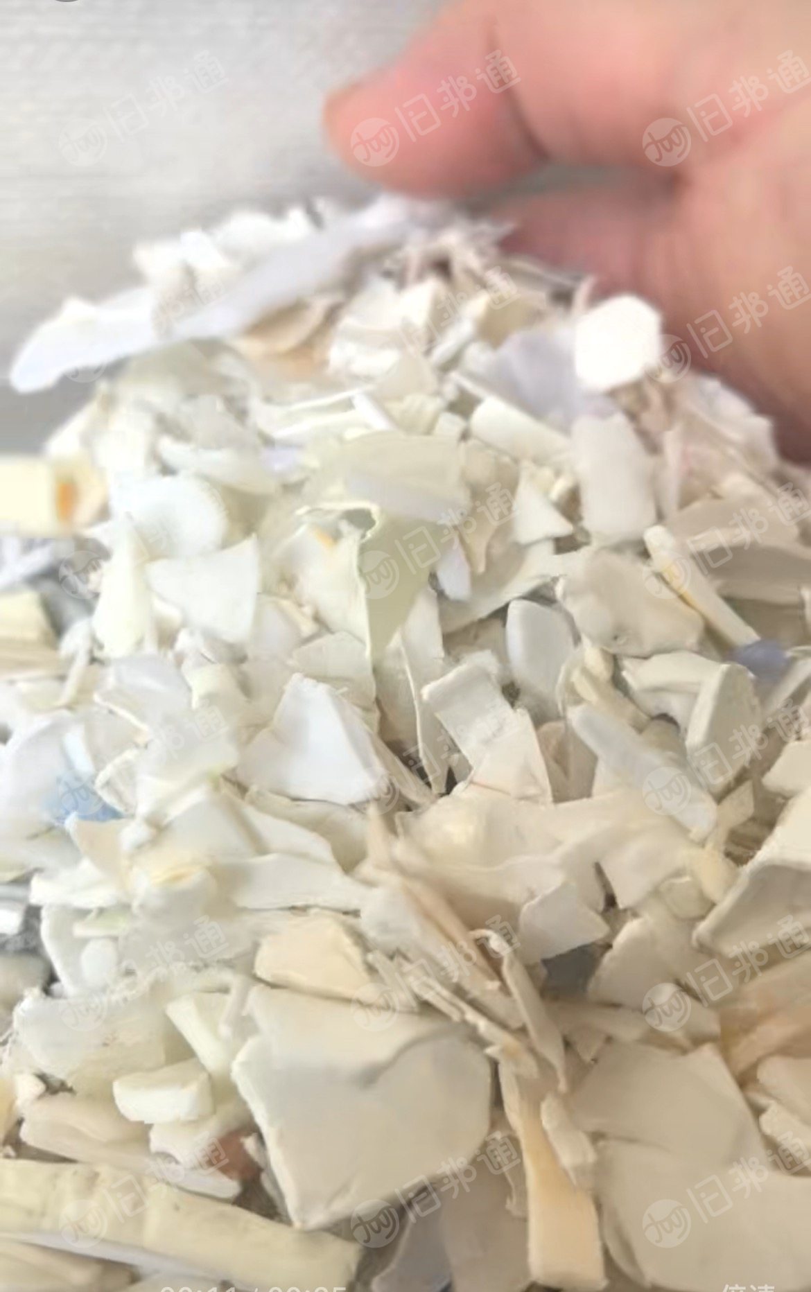 出售日杂纯漂白丙破碎料，每个月100多吨