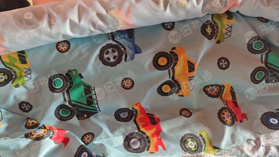 长期出售化纤面料印花小卷，库存布面料材质很好，一等品二等品都有，一个月有20吨~50吨