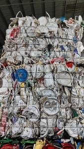 出售纯干净白桶一车，纯浮料，没泥没渣没垃圾，都搞干净才压的