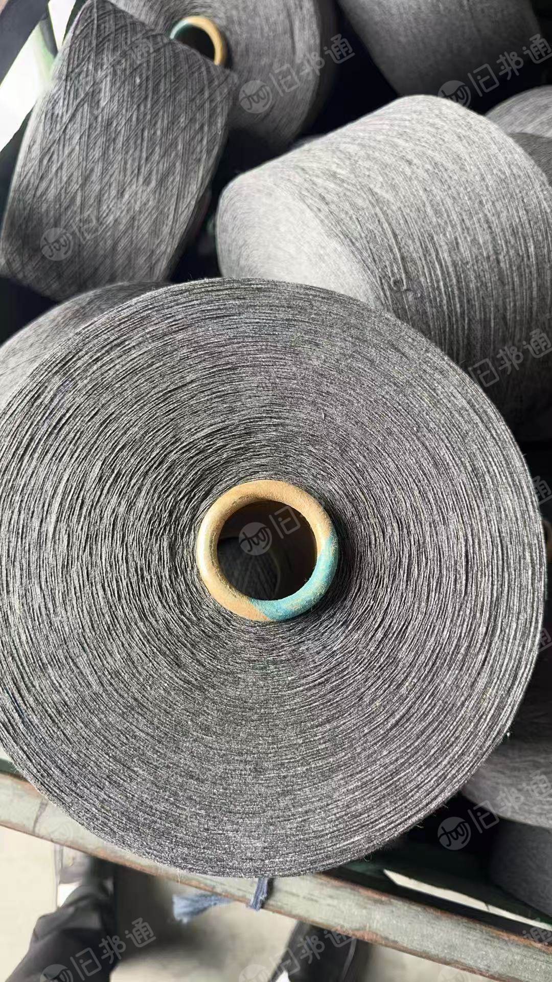 出售气流纺下来的灰色涤棉纱线，涤棉棉纱，库存棉纱，都是8支的灰纱，现货三四十吨