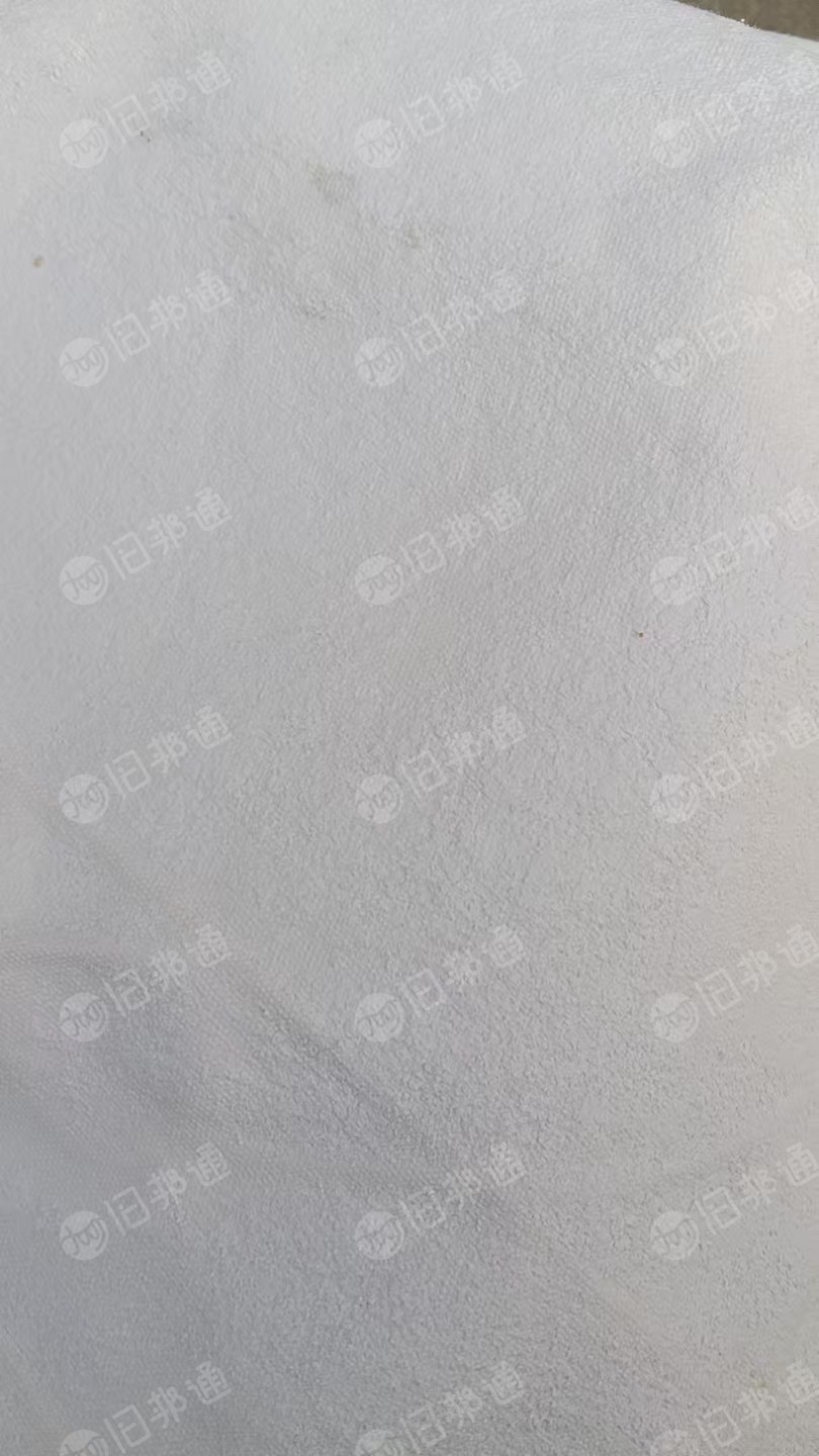 长期出售复合厂下来的涤棉废布，涤纶边角料，大化废布，上面复合了一层胶，现货十吨