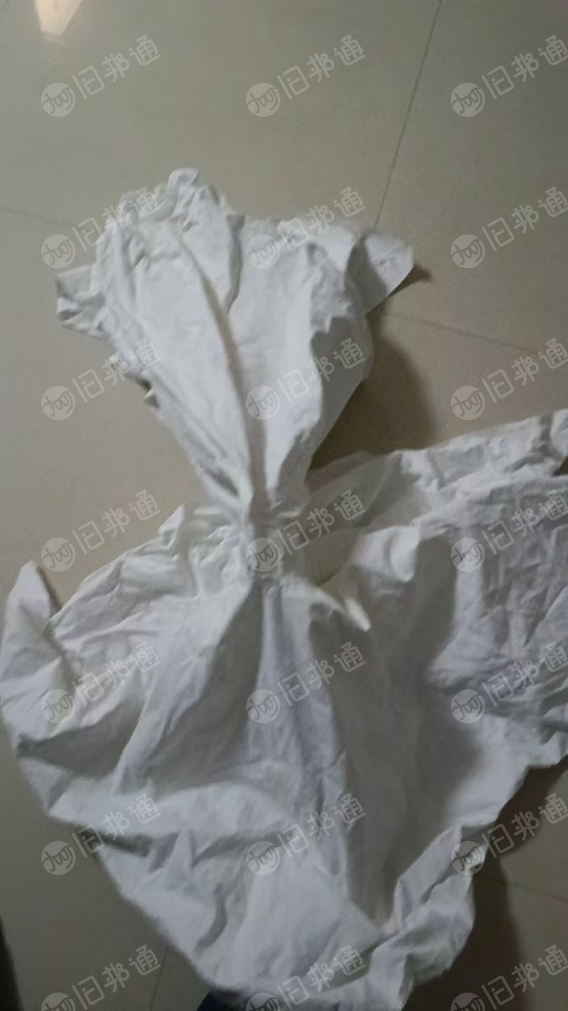 长期出售复合厂下来的涤棉废布，涤纶边角料，大化废布，上面复合了一层胶，现货十吨