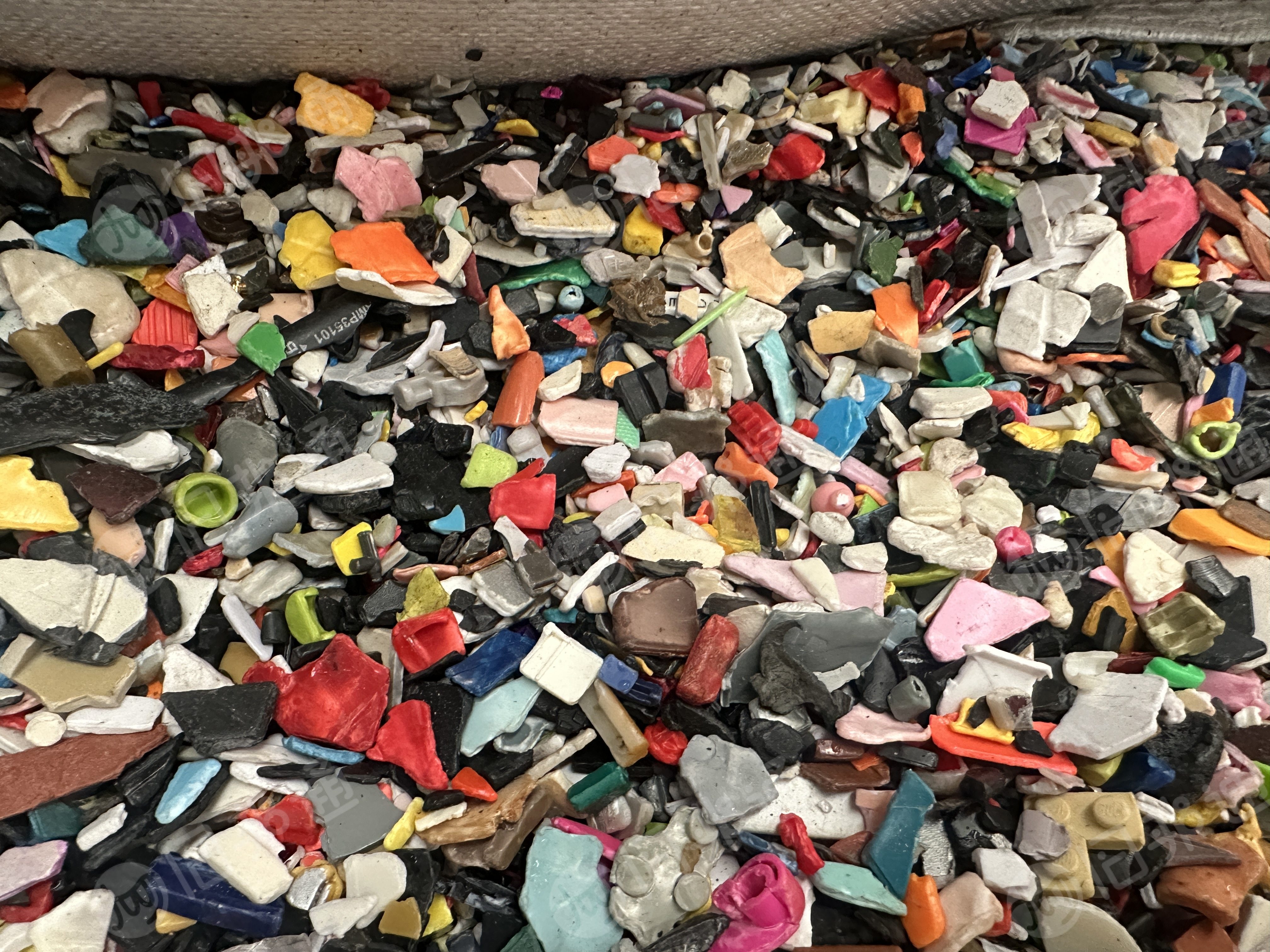 出售日杂ABS破碎料，现货40吨.每个月400多吨