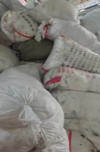 长期出售毛织厂废纱，白色毛衣片，杂色废纱线，现货有几十吨，货在湖南永州