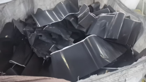 出售正极片，磷酸铁锂粉，黑粉，约4个锂点，大约有6吨多