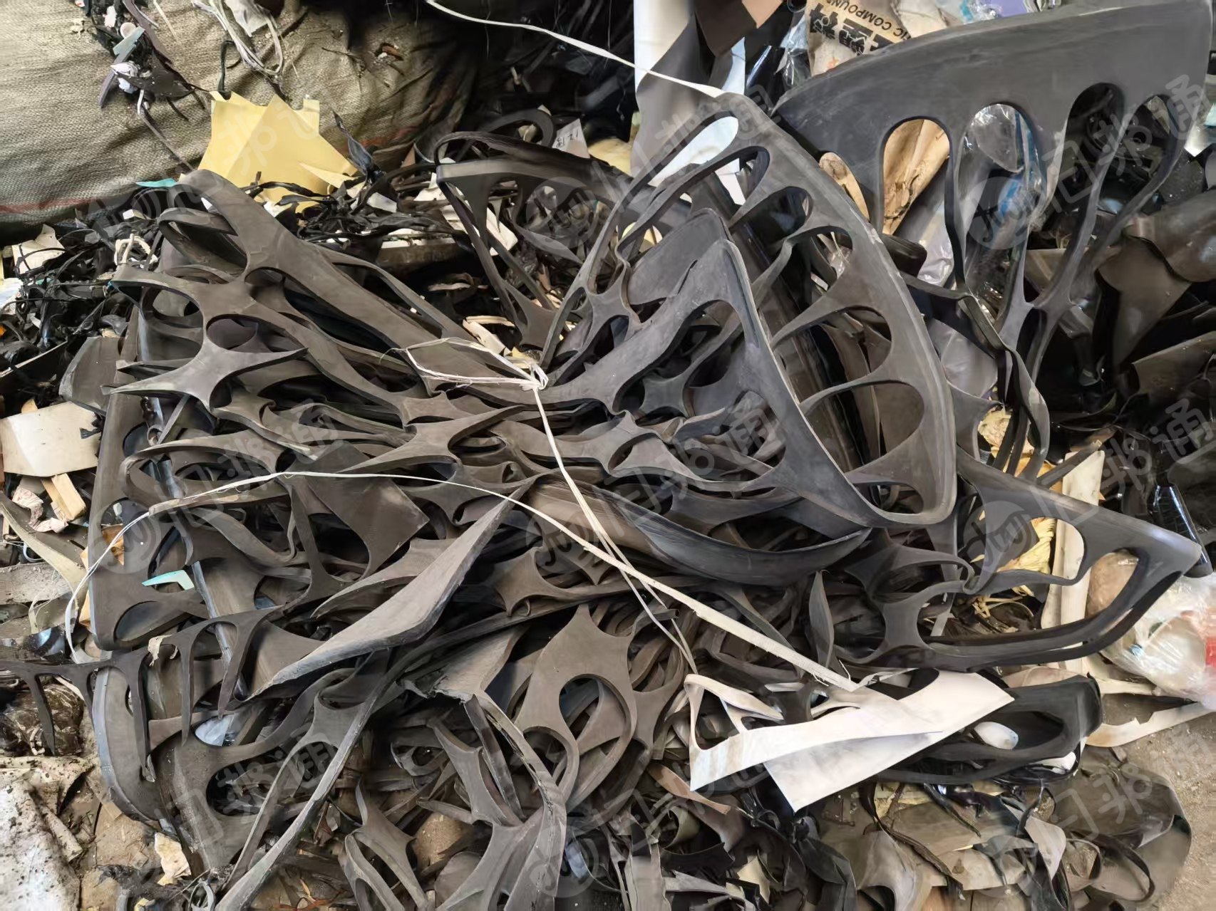 出售eva发泡料，eva鞋底料，月供3-4吨