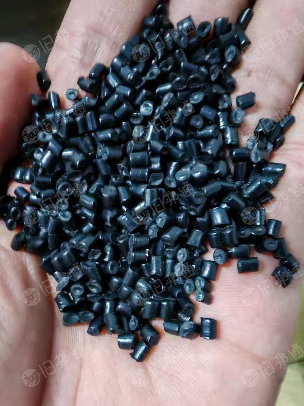 长期出售尼龙颗粒，尼龙布颗粒，不含氨纶，现货够车
