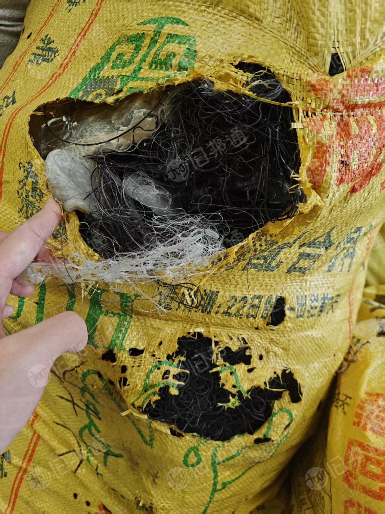 长期出售机头料，块料，块料是各种化纤混合的，现货有几吨，货在山东德州