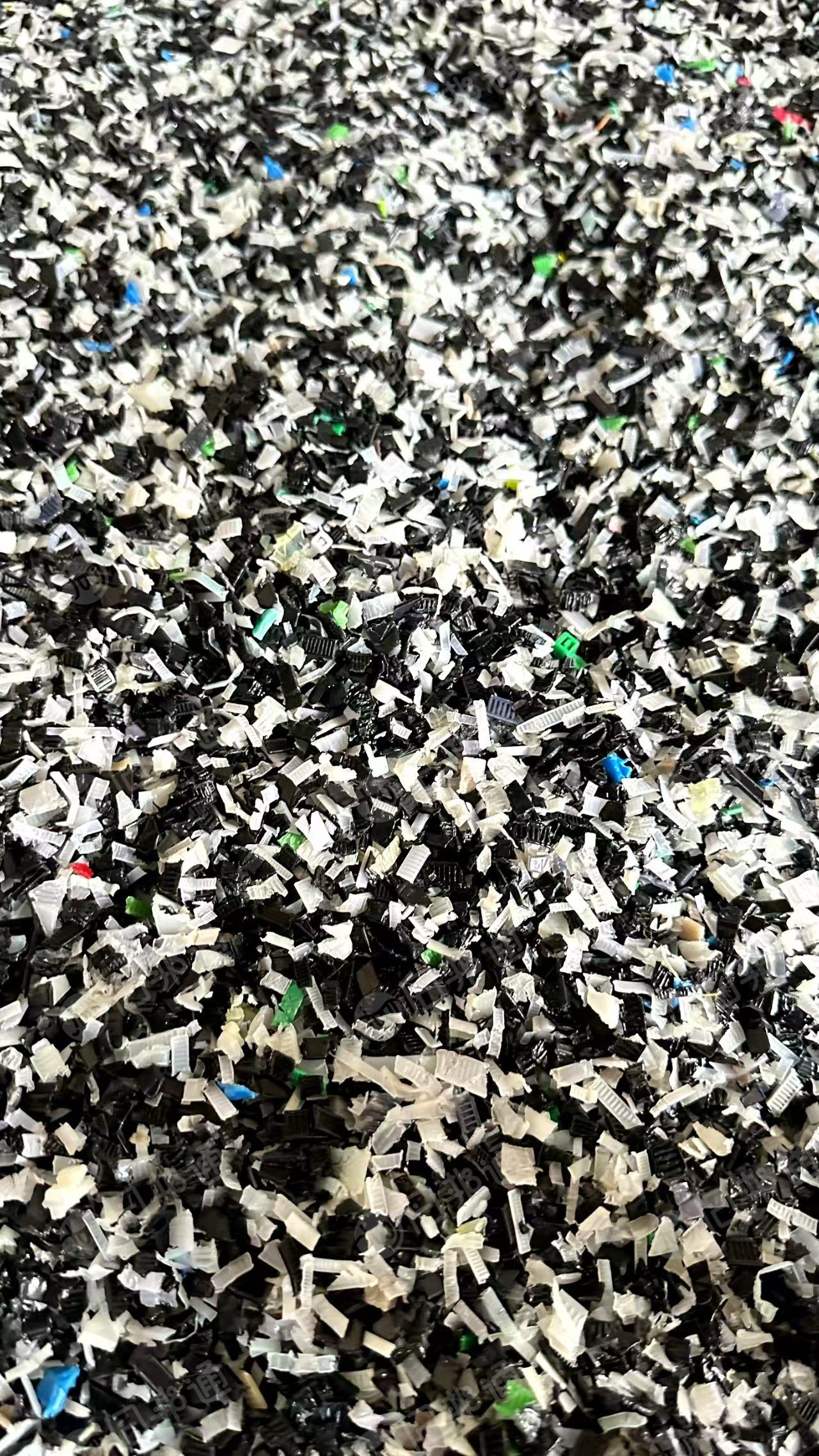 长期出售尼龙扎带破碎料，杂色的，单双6混一起