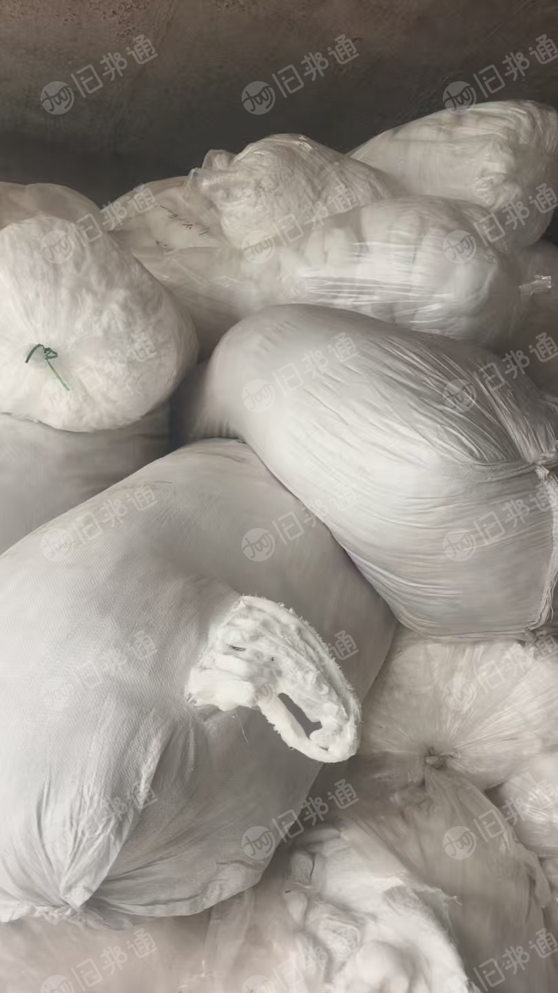 长期出售纯棉废纱布边料，纯棉棉条，纯棉开花料，月供几十吨，货在河南新乡