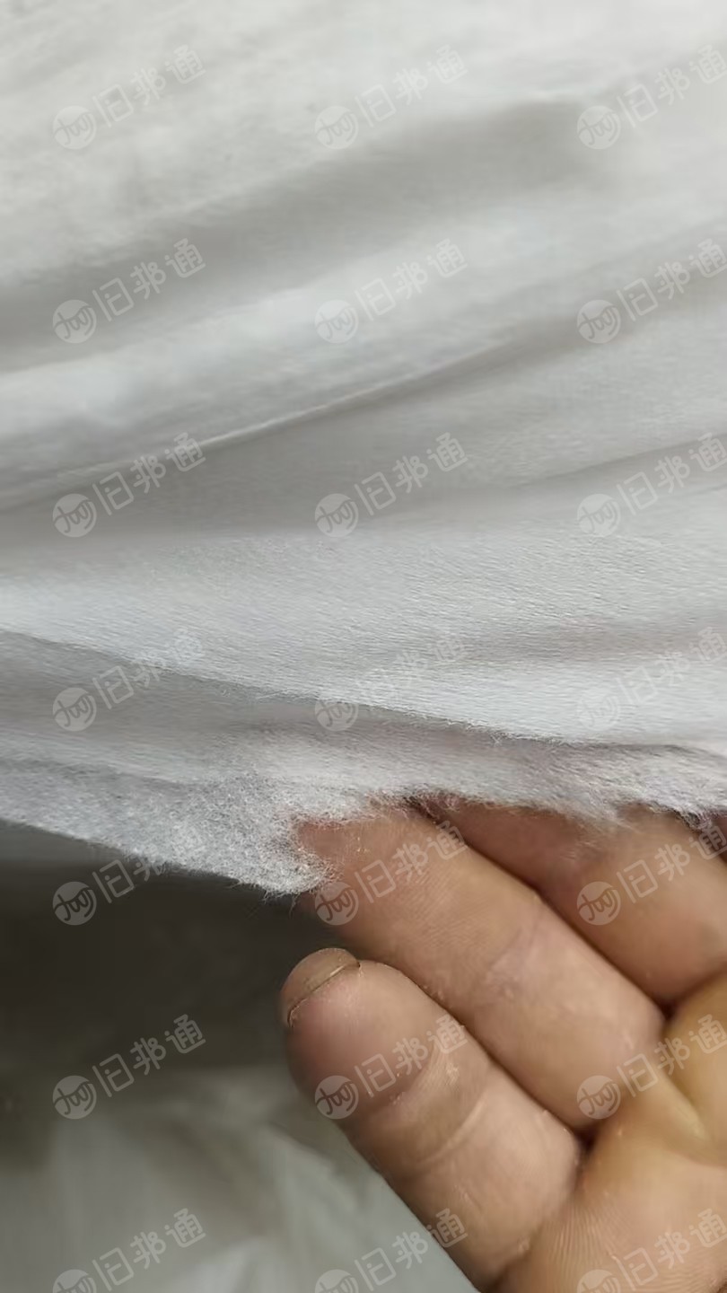 出售尼龙无纺布，涤纶无纺布，有黑白灰三种颜色，都是卷材当废品处理，可开花可造粒，现货有10吨