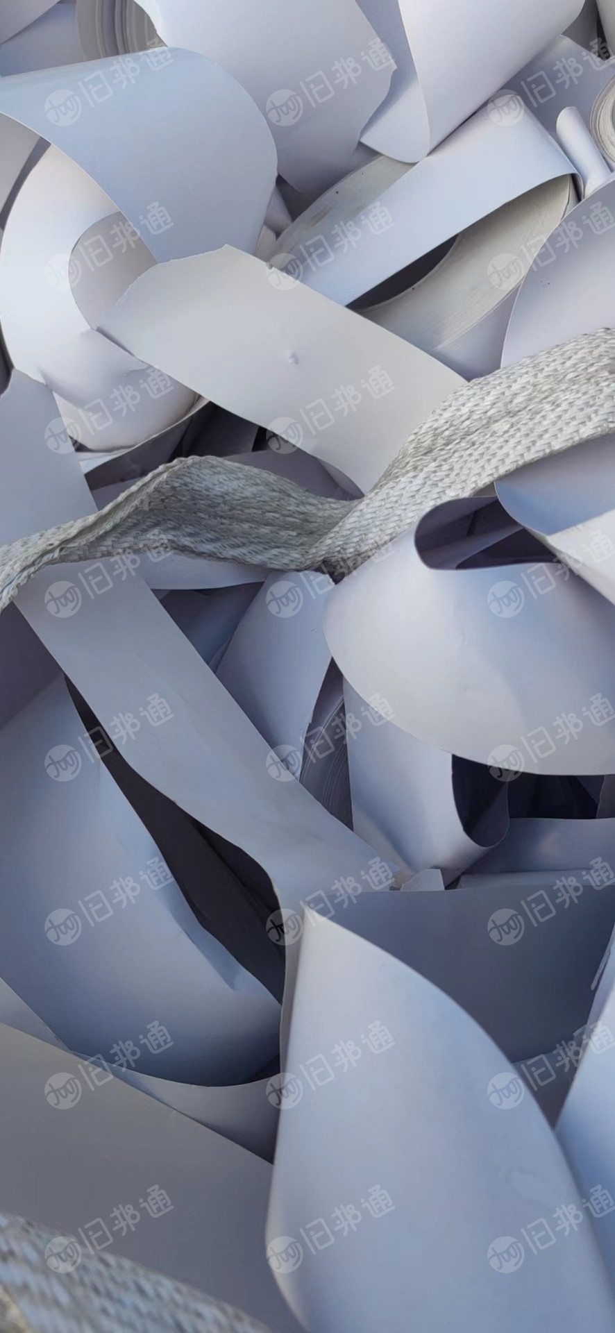 出售无膜白卡纸边角料，也有卷筒带纸芯的白卡