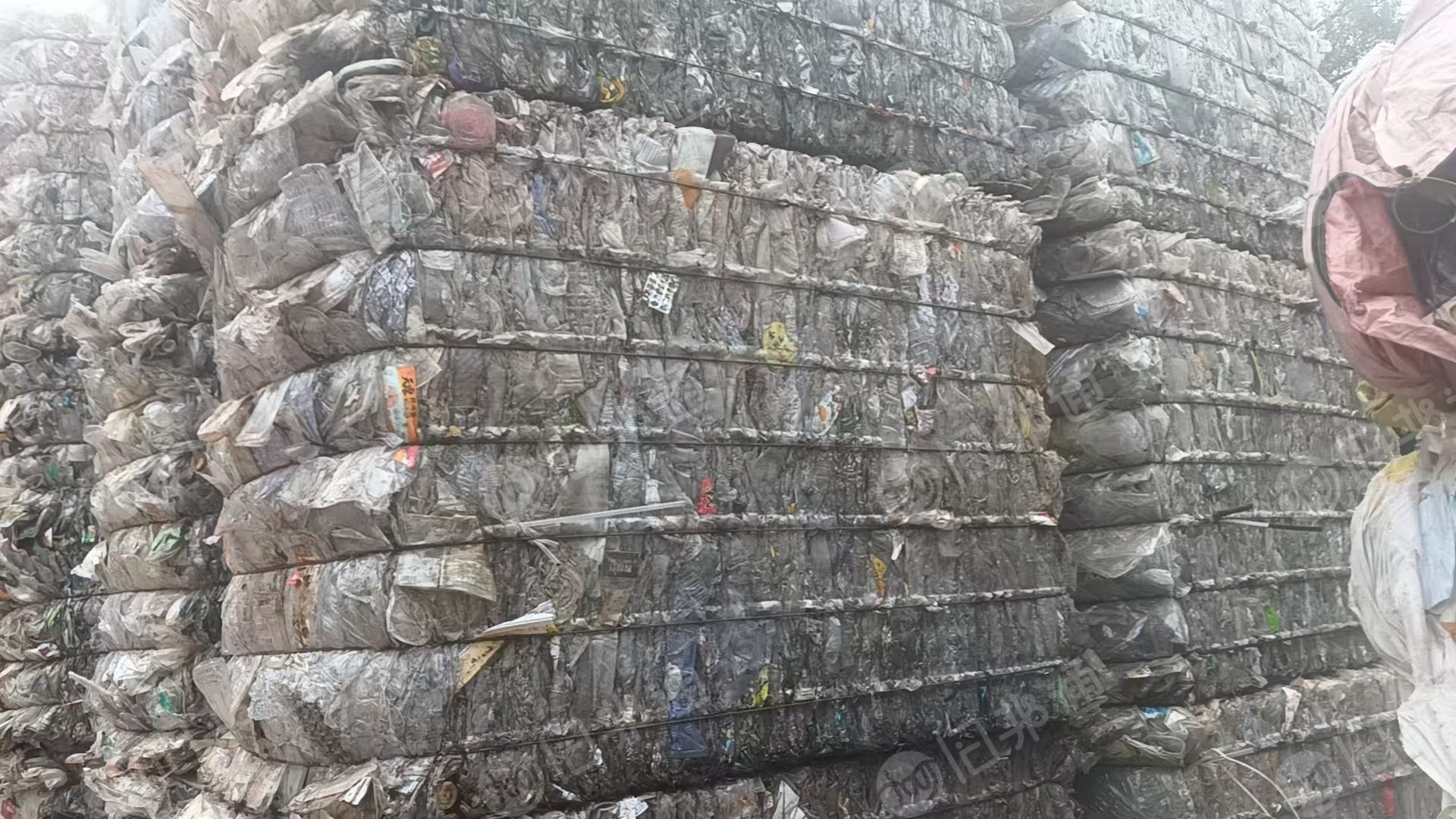 求购pet吸塑盒废料，日杂里面挑拣出来，要求无水无杂，PVC不超5个点