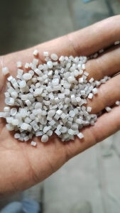 出售EPE珍珠棉颗粒，白色红色黑色都有，过2张100目2张60目