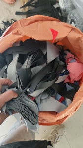 出售PVC皮革，工厂下来的，做电动车坐垫和靠背的边料，现货30多吨