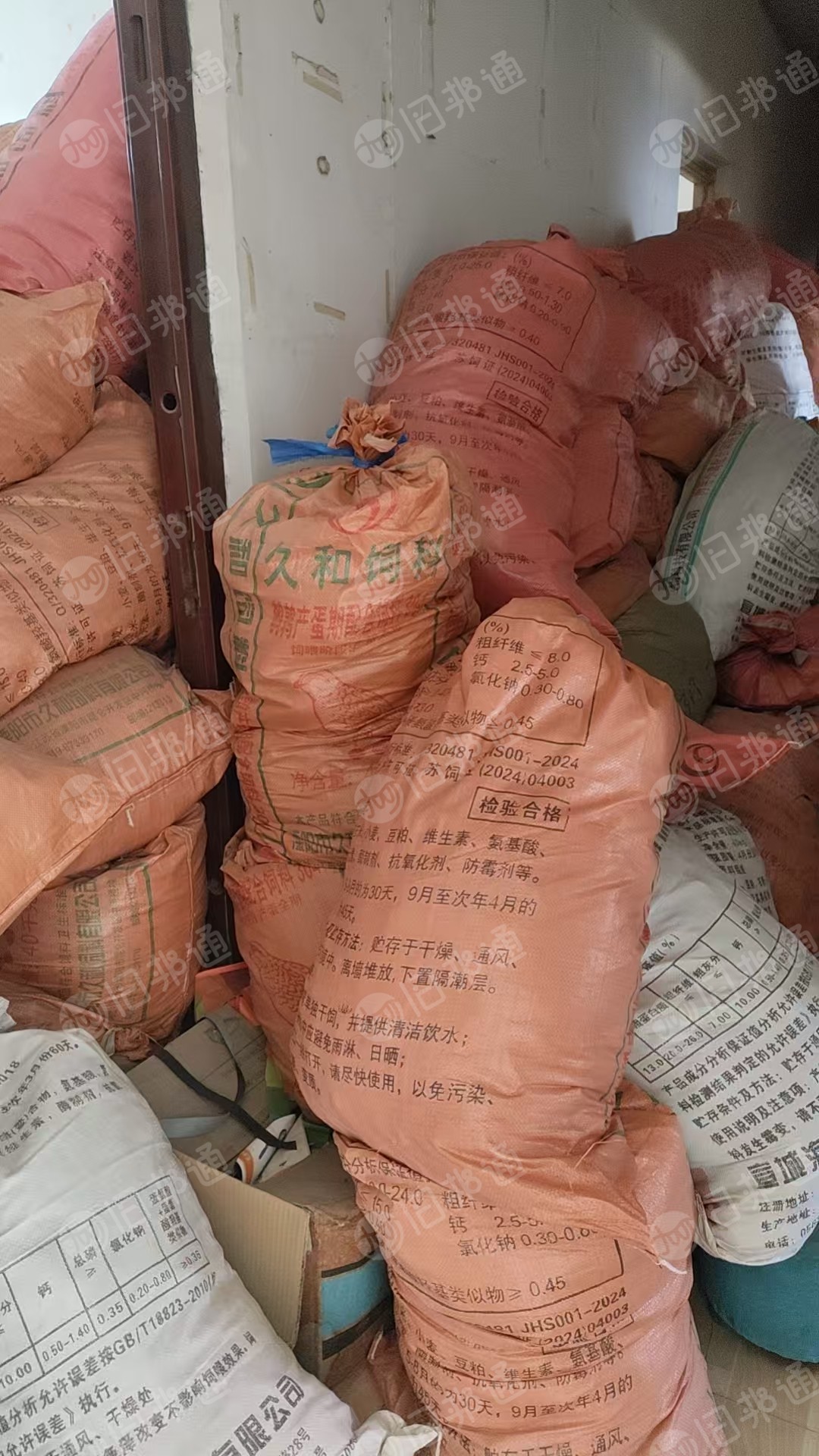 出售PVC皮革，工厂下来的，做电动车坐垫和靠背的边料，现货30多吨