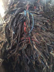 长期出售汽车废胶，线皮，每个月几车