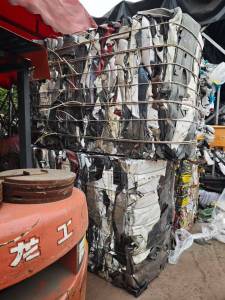 出售纯保险杠和纯内饰压包料，4S店下来的