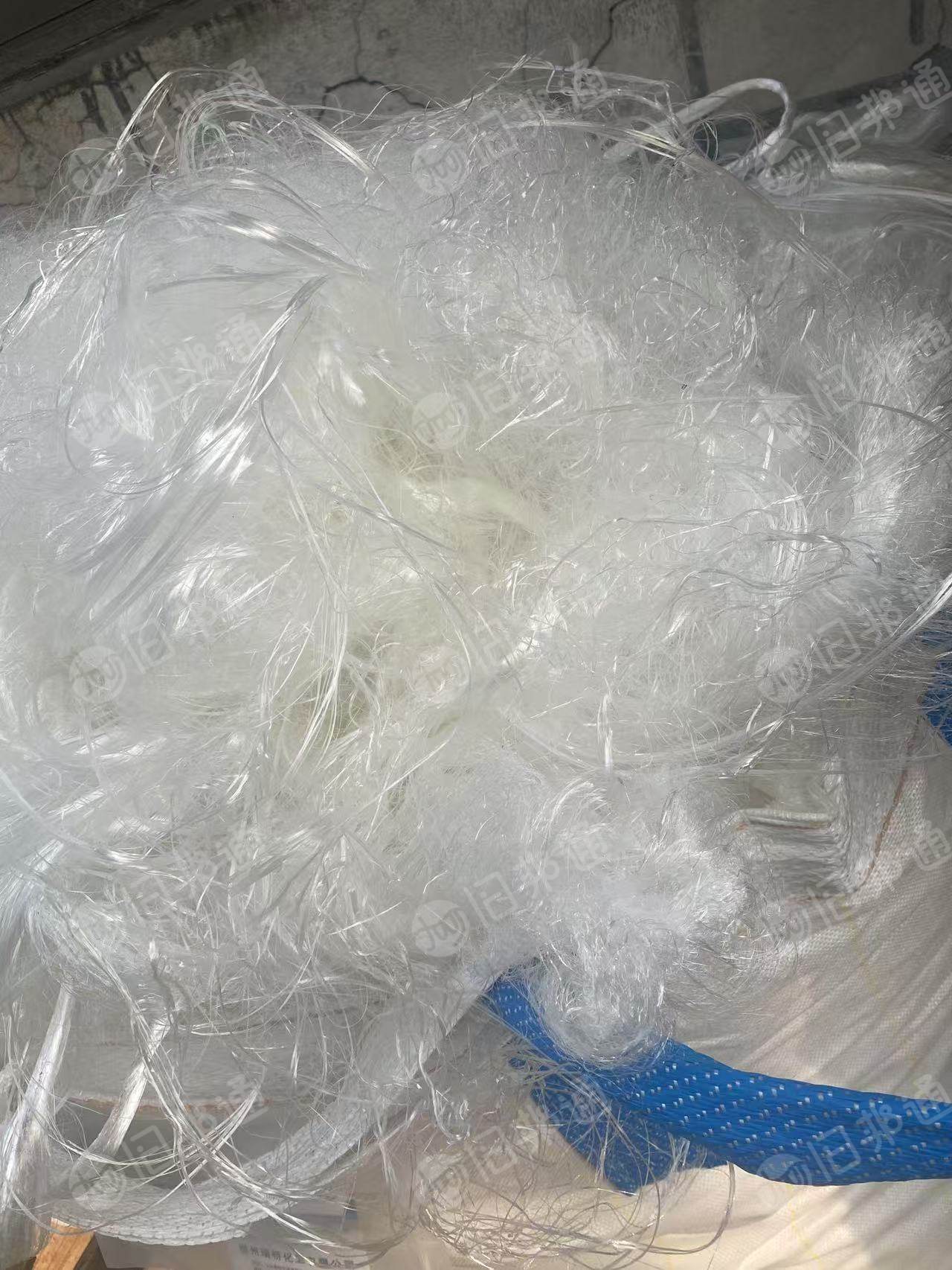 厂家长期出售涤纶丝民用丝，涤纶废丝，服装纺纱下来的，有干丝水丝，每个月有近100吨货，货在浙江杭州