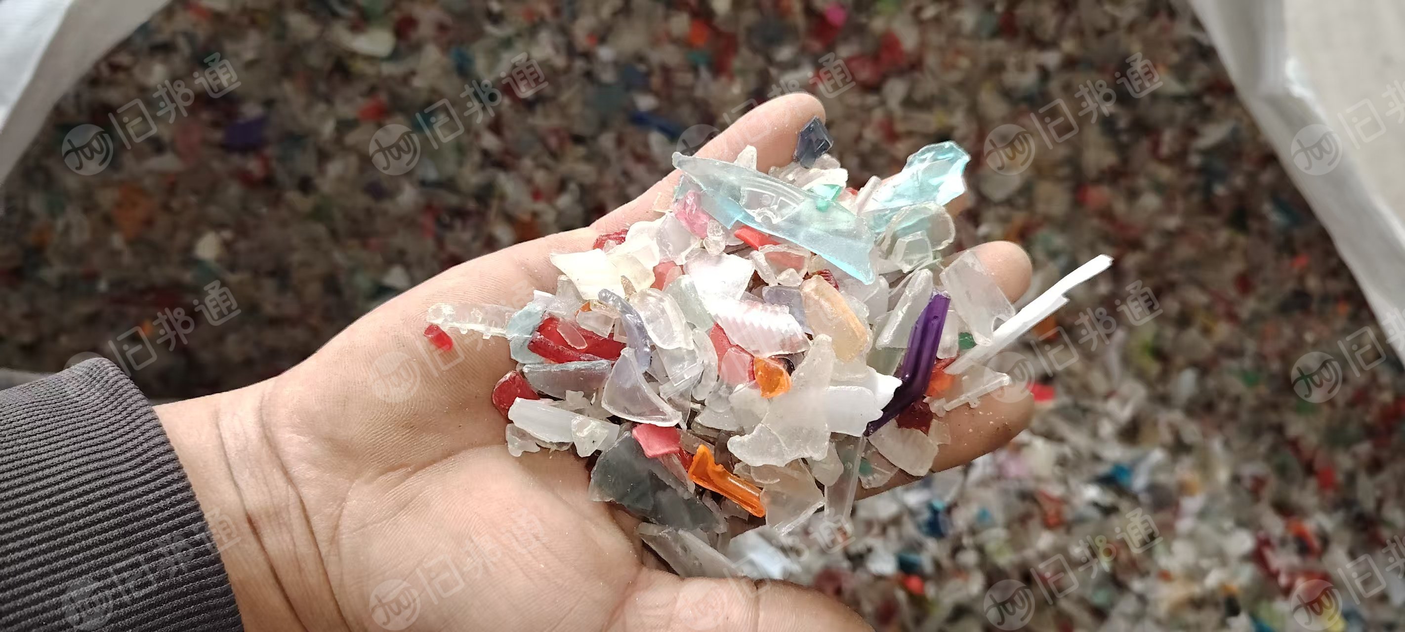 出售PC破碎料，花透的，月供一挂车