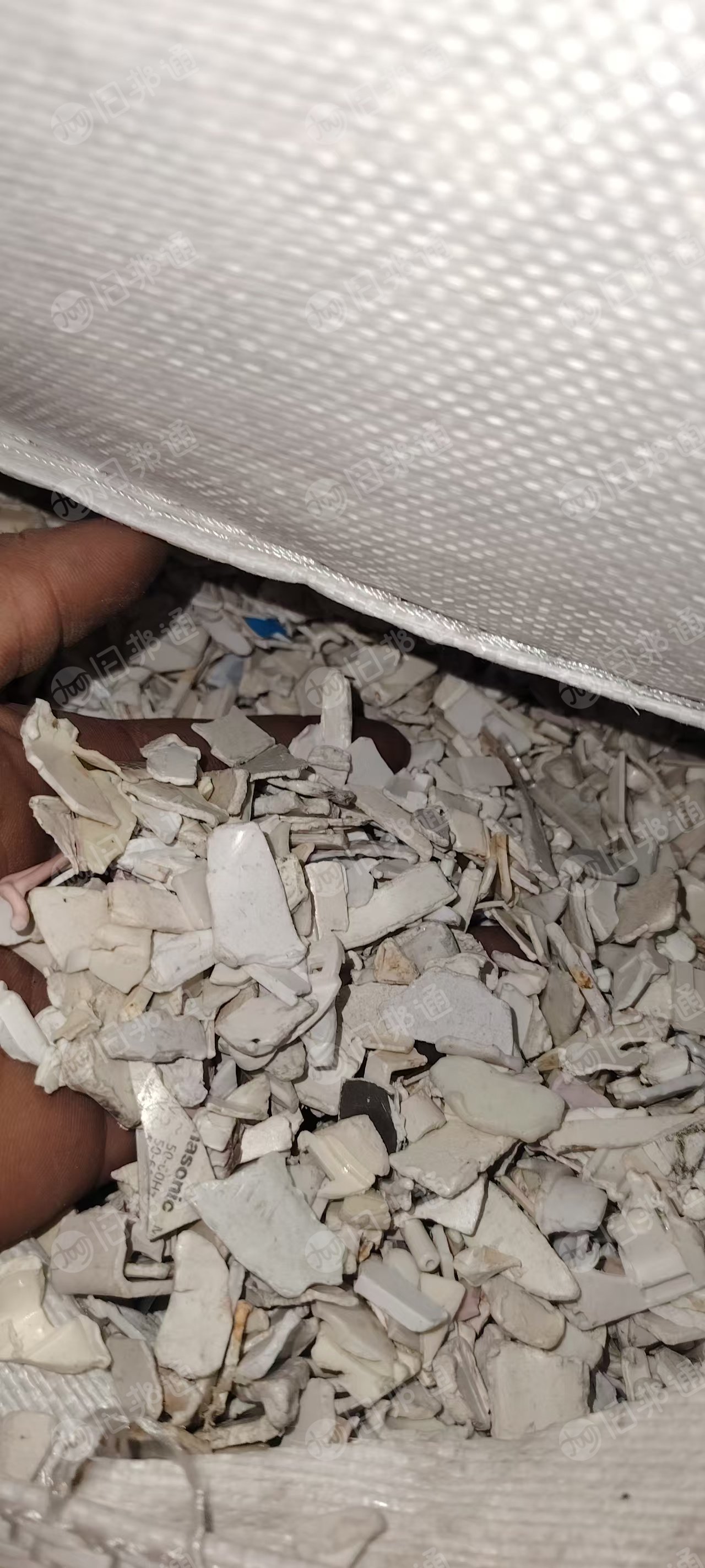 出售白色合金破碎料，月供几十吨，冲击33个