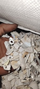 出售白色合金破碎料，月供几十吨，冲击33个