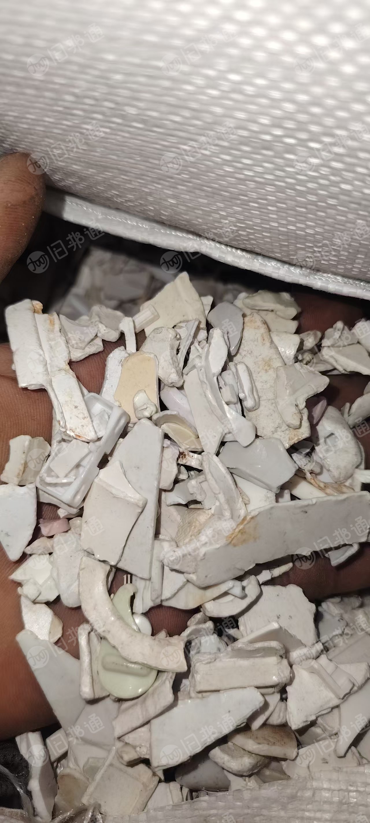 出售白色合金破碎料，月供几十吨，冲击33个