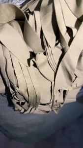 长期大量出售2020泳装废布，锦氨废布，泳装布边角料，现货几千吨。