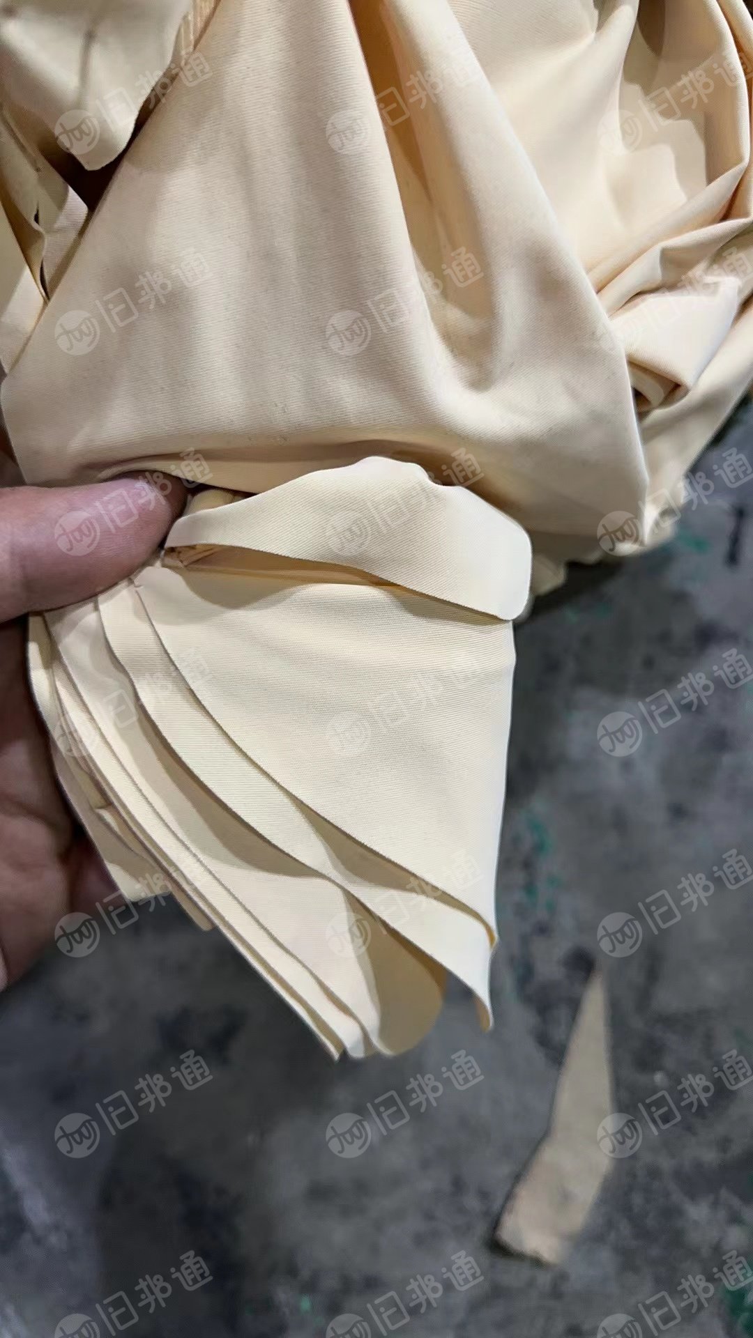 长期大量出售2020泳装废布，锦氨废布，泳装布边角料，现货几千吨。