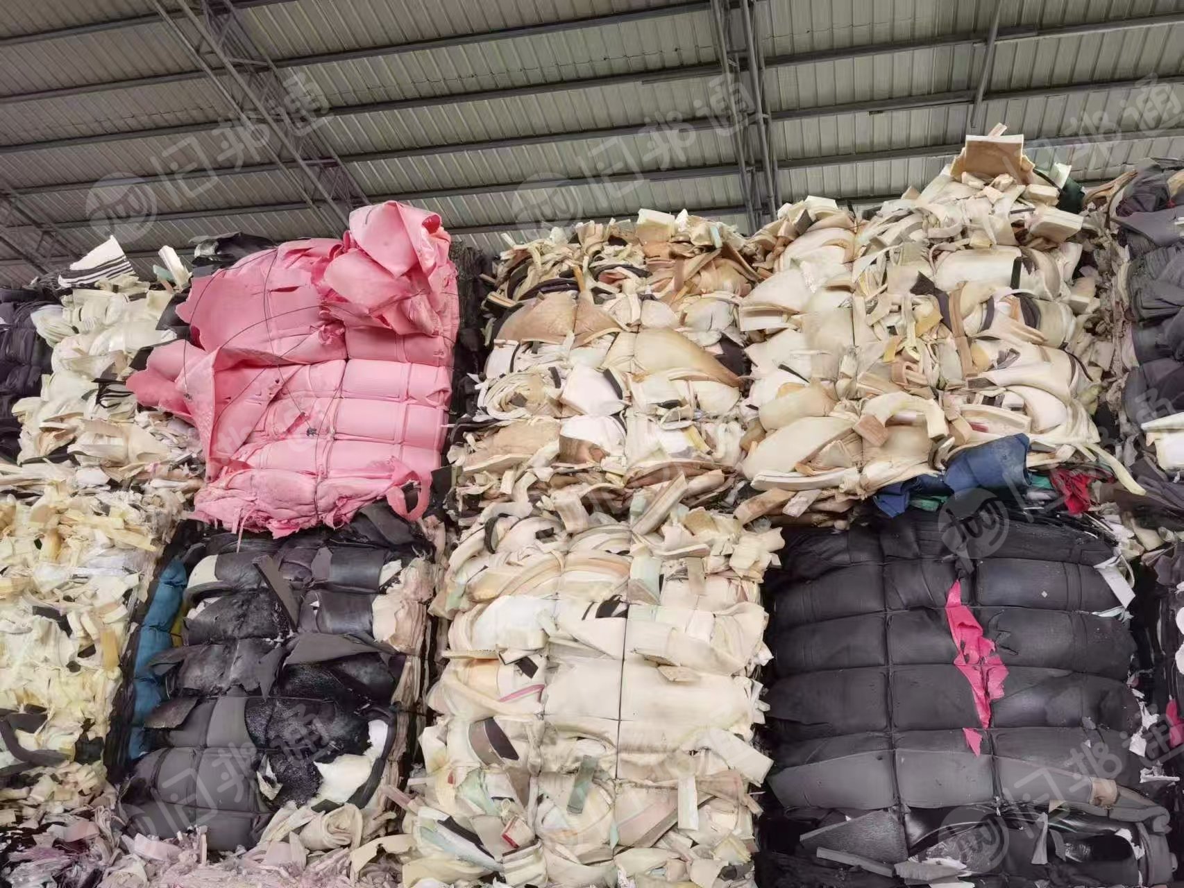 长期出售汽车坐垫海绵，废海绵，各种海绵边角料，现货有3个柜