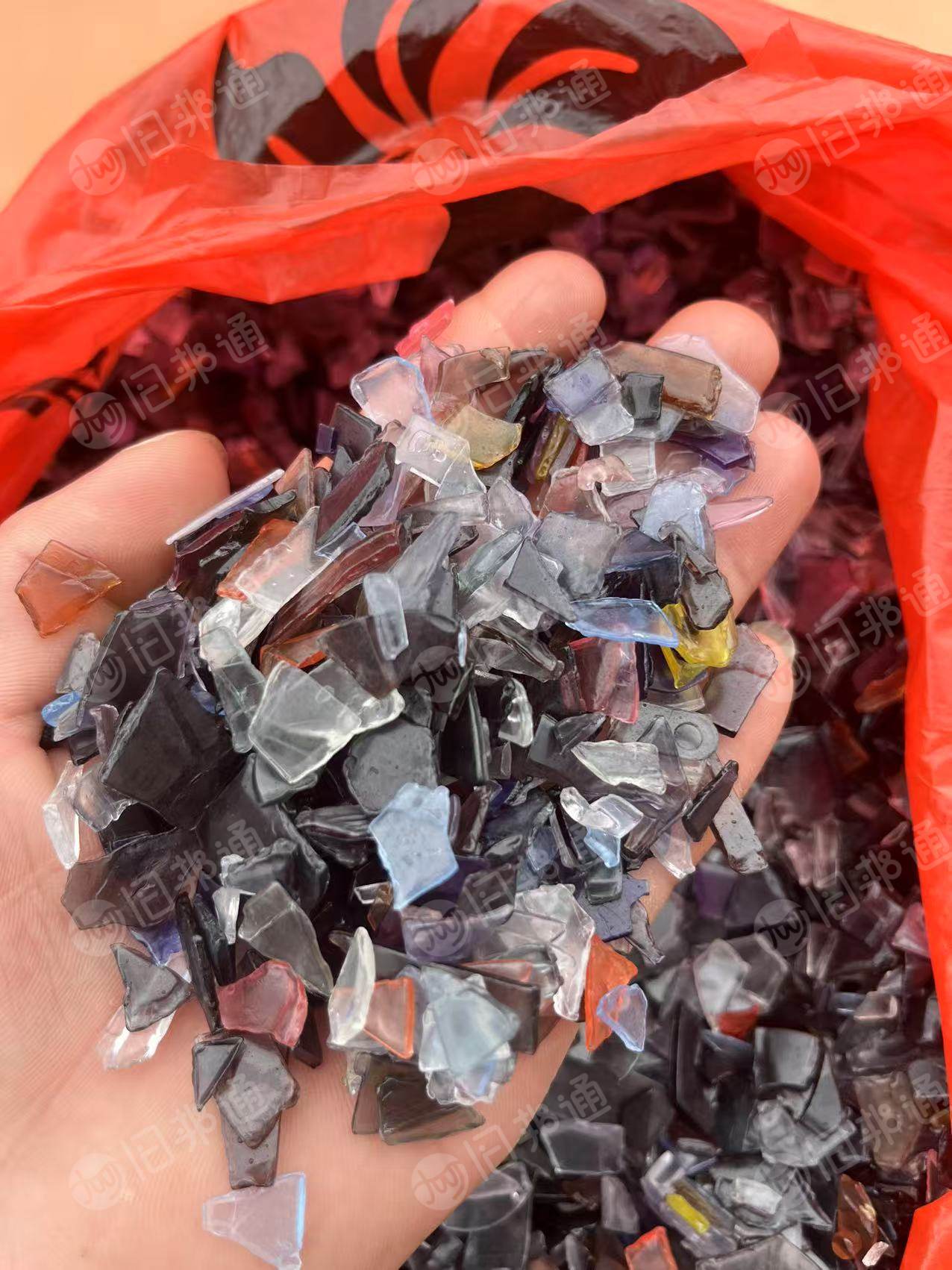 出售PC眼镜片破碎料， 去涂层，月供60吨