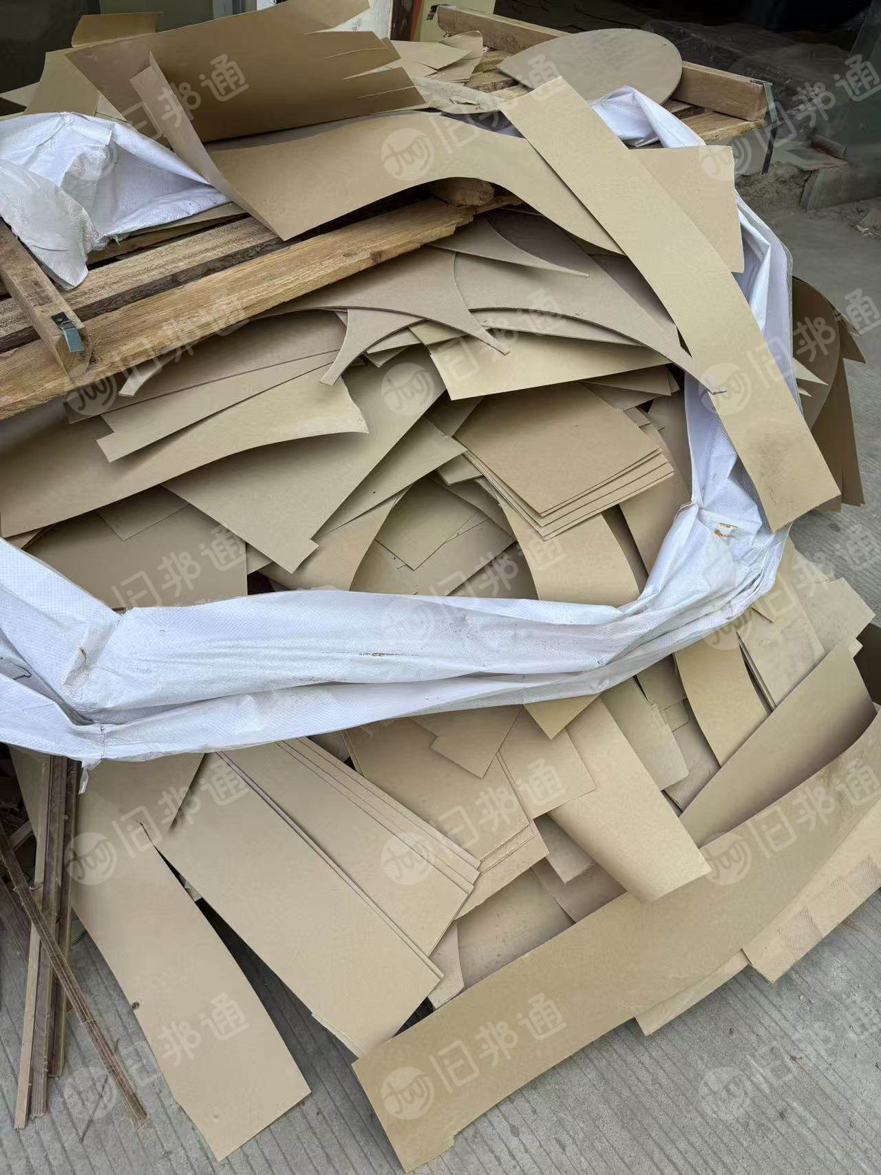 出售再生的绝缘纸边角料