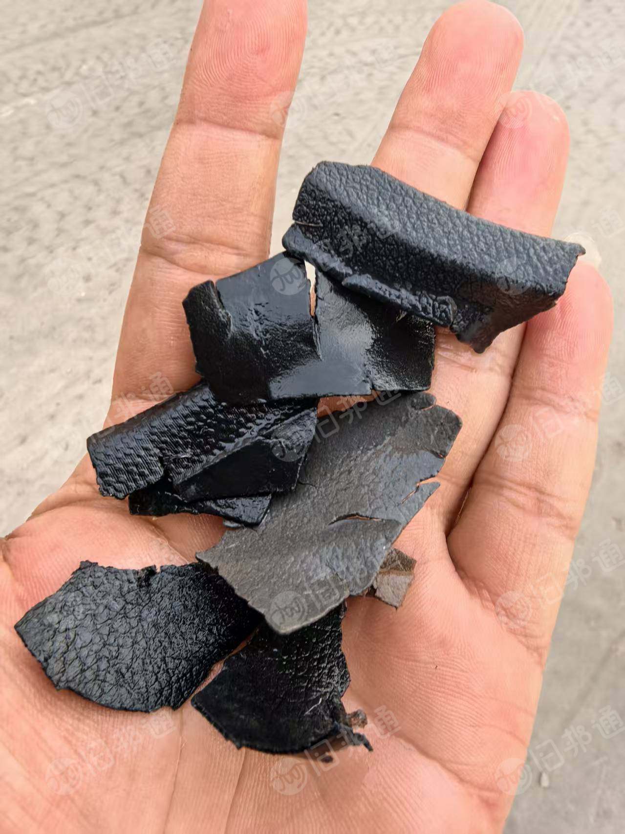 长期出售pvc汽车内饰皮革料，环保2.0的，月供100多吨