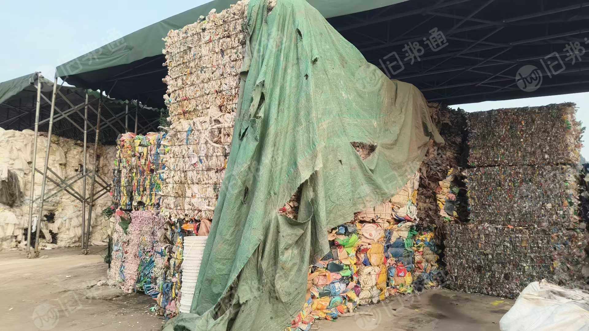 长期出售大小白压块，有分开压，花乙压块，蓝桶压块，涂料桶压块等