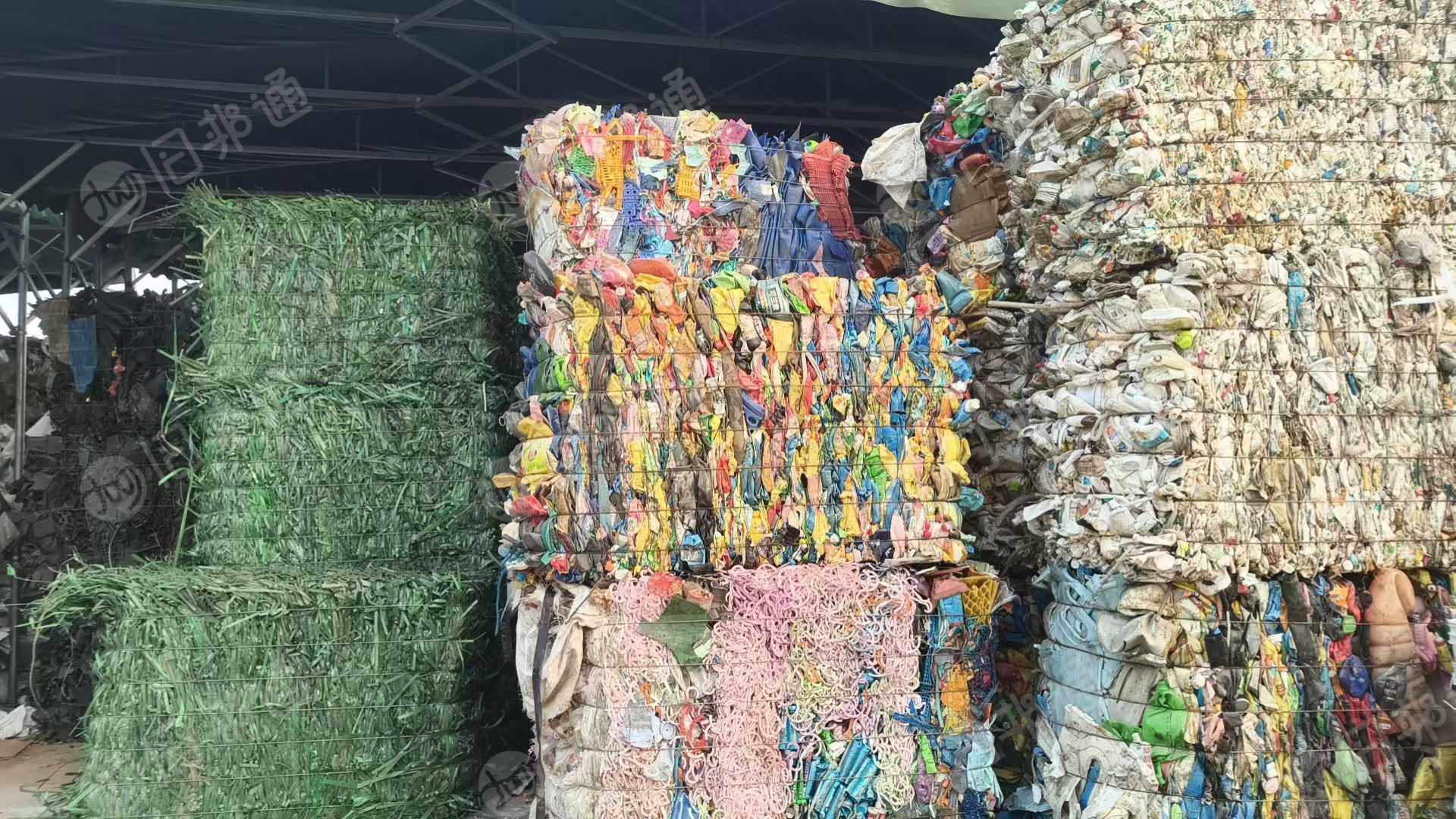 长期出售大小白压块，有分开压，花乙压块，蓝桶压块，涂料桶压块等