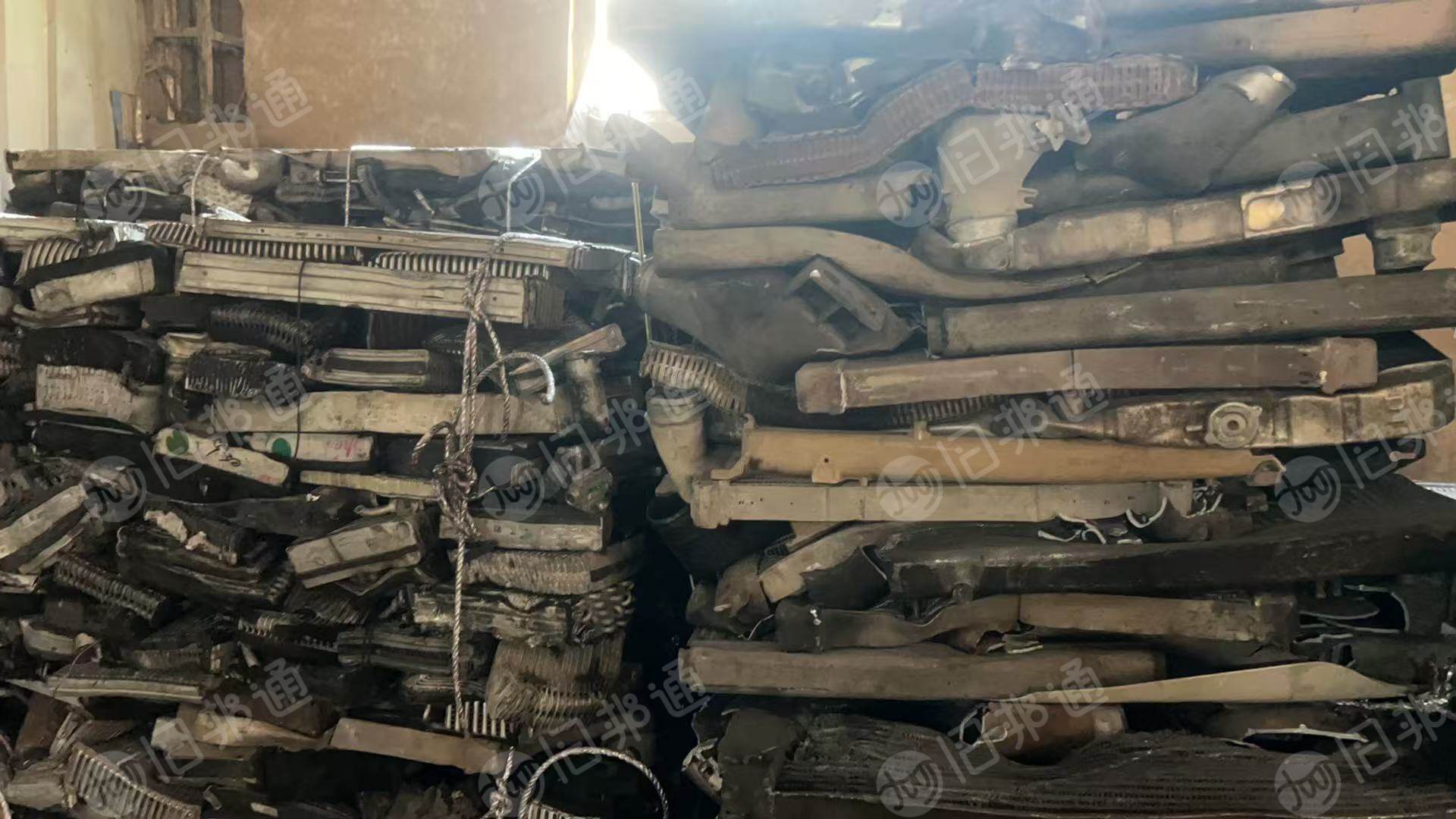 求购水箱铝废料，用大水箱较多，小的也收，做铝锭用